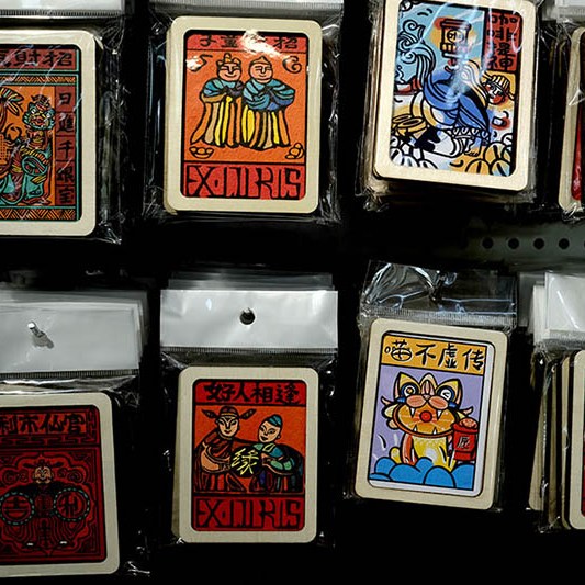 souvenir shop at Shangri-la Dukezong Ancient town (north gate zone), Yunnan province, China ร้านขายของที่ระลึกที่เมืองเก่าตู๋เค่อจง แชงกรีลา มณฑลยูนนาน ประเทศจีน