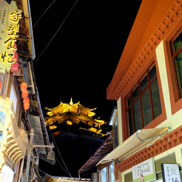 Shangri-la Dukezong Ancient town (north gate zone), Yunnan province, China เมืองเก่าตู๋เค่อจง แชงกรีลา มณฑลยูนนาน ประเทศจีน