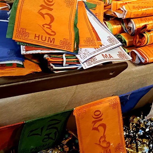 souvenir shop at Shangri-la Dukezong Ancient town (north gate zone), Yunnan province, China ร้านขายของที่ระลึกที่เมืองเก่าตู๋เค่อจง แชงกรีลา มณฑลยูนนาน ประเทศจีน