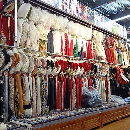 Yangzhou Tibetan Clothing Rental Shop near Songzanlin Monastery, Shangri-la, Yunnan province, China ร้านเช่าชุดทิเบต หยางโจว ใกล้วัดซงจ้านหลิน แชงกรีลา มณฑลยูนนาน ประเทศจีน