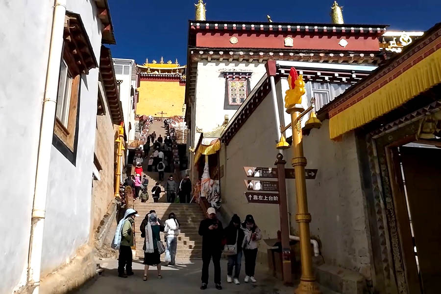 Songzanlin Monastery, Shangri-la, Yunnan province, China วัดซงจ้านหลิน แชงกรีล่า มณฑลยูนนาน ประเทศจีน