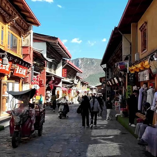 Shangri-la Dukezong Ancient town (north gate zone), Yunnan province, China เมืองเก่าตู๋เค่อจง แชงกรีลา มณฑลยูนนาน ประเทศจีน