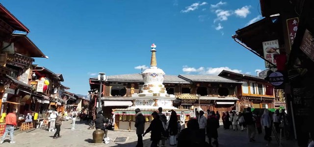 Shangri-la Dukezong Ancient town (north gate zone), Yunnan province, China เมืองเก่าตู๋เค่อจง แชงกรีลา มณฑลยูนนาน ประเทศจีน