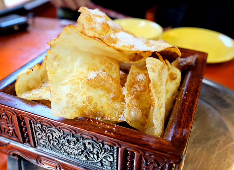 Rǔshān at Zhanbala Tibetan Food restaurant, Dukezong ancient town, Shangri-la, Yunnan province, China นมทอดที่ร้านอาหารทิเบตชัมบาลา เมืองโบราณตู๋เค่อจง แชงกรีล่า มณฑลยูนนาน ประเทศจีน