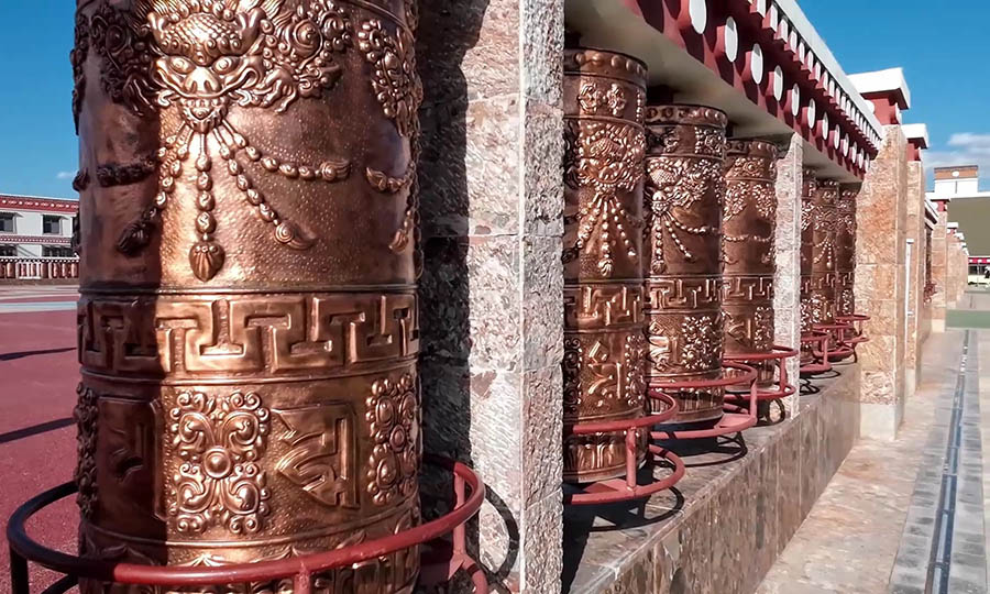Shangri-la Railway station, Yunnan province, China สถานีรถไฟแชงกรีลา มณฑลยูนนาน ประเทศจีน