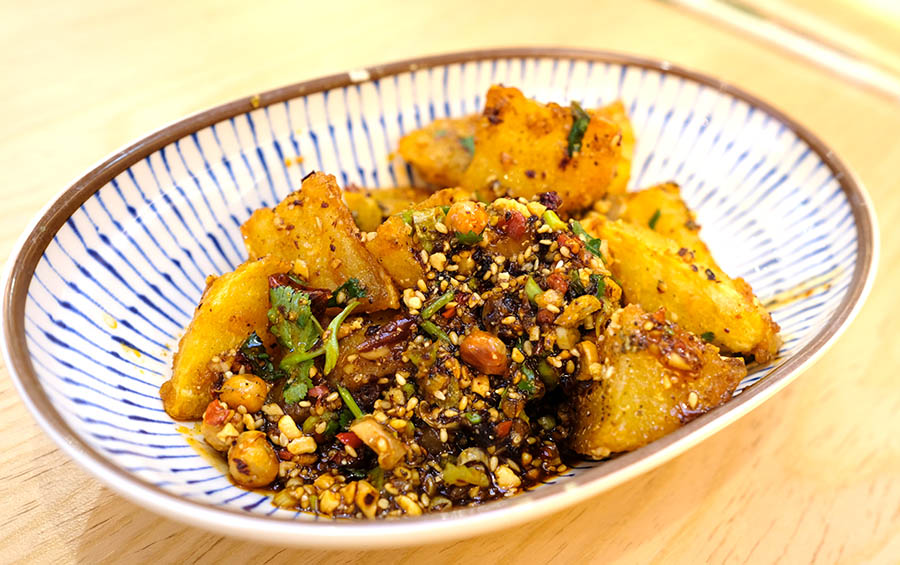 Crispy-Crusted Fried Yángyù, Yún Xiǎo Niáng, Spring City Department store, Kunming, Yunnan, China ยำมันฝรั่งหยางยู่ ร้านหยุนเสี่ยวเหนียง ห้าง Spring City คุนหมิง มณฑลยูนนาน ประเทศจีน