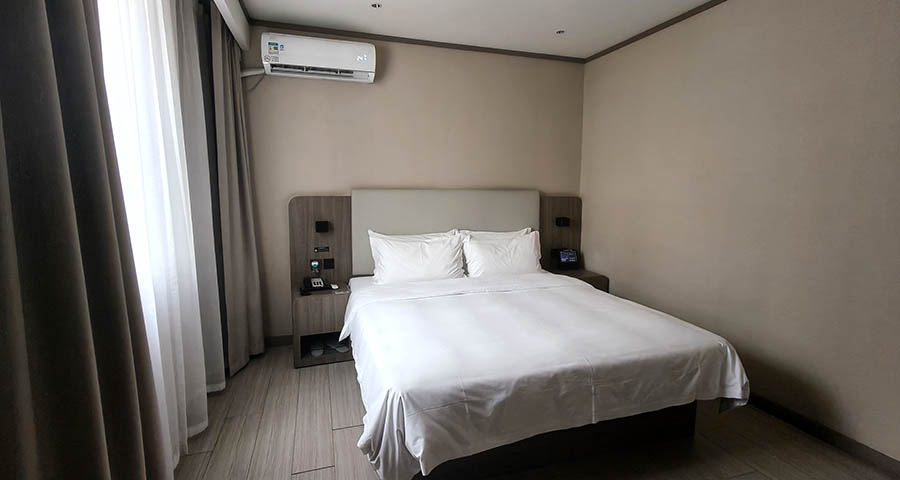 HanTing Hotel (Qingdao Zhanqiao Railway Station West Square), Qingdao, Shandong province, China โรงแรม HanTing สาขาชิงเต่า จ้านเฉียว สถานีรถไฟชิงเต่า จัตุรัสตะวันตก, มณฑลชานตง, ประเทศจีน