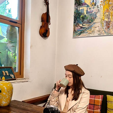 77 Coffee, Cafe near St. Michael's Cathedral, Qingdao, Shandong province, China ร้านกาแฟ 77 Coffee คาเฟ่ใกล้มหาวิหารเซนต์ไมเคิล, ชิงเต่า มณฑลชานตง ประเทศจีน