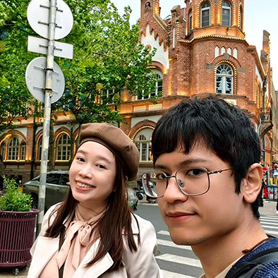 Zhongshan Rd. walking street in old town Qingdao, Qingdao, Shandong province, China ถนนคนเดินจงซาน ย่านเมืองเก่า, ชิงเต่า มณฑลชานตง ประเทศจีน