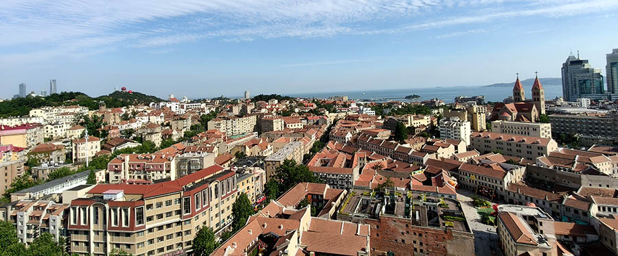 aerial view of old town Qingdao, Shandong province, China ทิวทัศน์เมืองชิงเต่าย่ านเมืองเก่า มณฑลชานตง ประเทศจีน