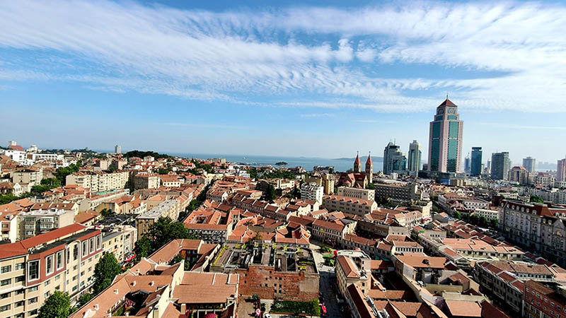 aerial view of old town Qingdao, Shandong province, China ทิวทัศน์เมืองชิงเต่าย่ านเมืองเก่า มณฑลชานตง ประเทศจีน