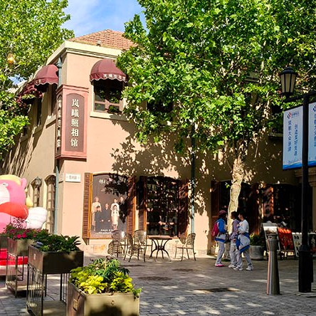 Zhongshan district, old town Qingdao, Shandong province, China ย่านจงซาน เมืองเก่าชิงเต่า มณฑลชานตง ประเทศจีน