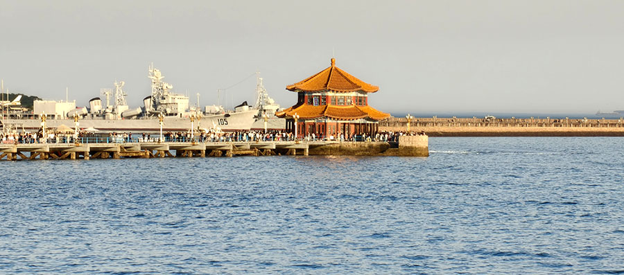 Zhanqiao pier Qingdao old town, Qingdao, Shandong province, China สะพานจ้านเฉียว ย่านเมืองเก่า, ชิงเต่า มณฑลชานตง ประเทศจีน