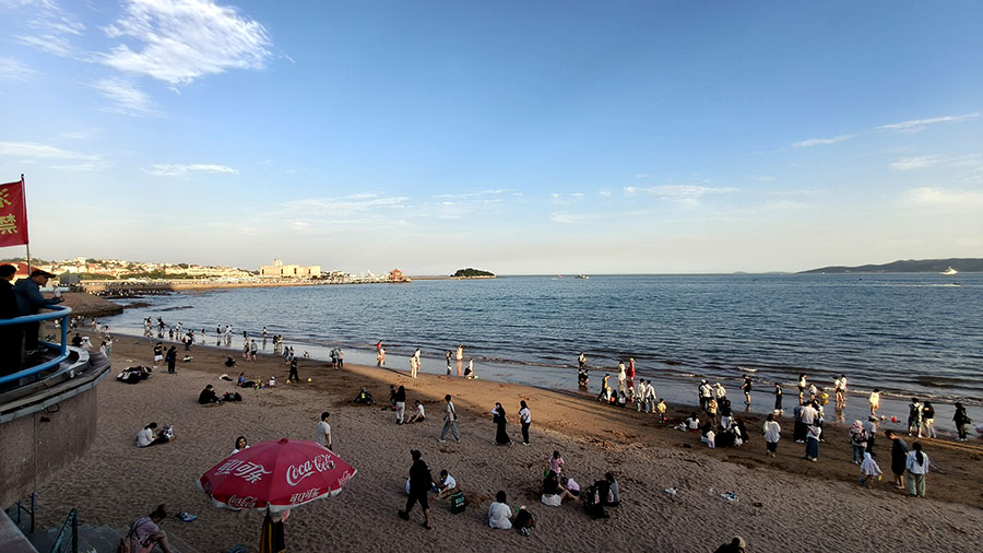 Zhanqiao pier Qingdao old town, Qingdao, Shandong province, China สะพานจ้านเฉียว ย่านเมืองเก่า, ชิงเต่า มณฑลชานตง ประเทศจีน