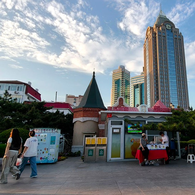 Zhanqiao pier Qingdao old town, Qingdao, Shandong province, China สะพานจ้านเฉียว ย่านเมืองเก่า, ชิงเต่า มณฑลชานตง ประเทศจีน