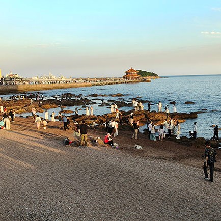 Zhanqiao pier Qingdao old town, Qingdao, Shandong province, China สะพานจ้านเฉียว ย่านเมืองเก่า, ชิงเต่า มณฑลชานตง ประเทศจีน
