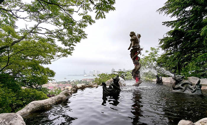 The Five-Dragon pond, Signal Hill Park, Qingdao, Shandong province, China , สระ 5 มังกร จุดชมวิวภูเขาหอส่งสัญญาณ ชิงเต่า มณฑลชานตง ประเทศจีน