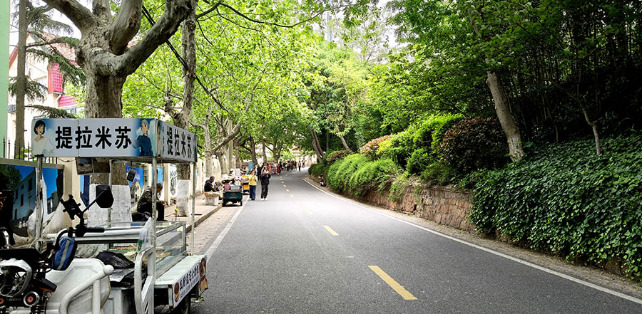 Longshan road, Qingdao, Shandong province, China , ถนนหลงซาน ชิงเต่า มณฑลชานตง ประเทศจีน