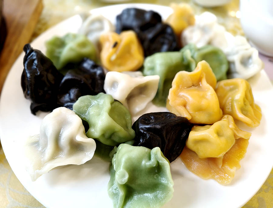 Seafood dumplings (4 Flavors), Jǐnxiù Restaurant, Badaguan, Qingdao, Shandong province, China เกี๊ยวซีฟู้ดรวม, ภัตตาคาร จิ่นสิ้ว ที่ปาต้ากวน ชิงเต่า มณฑลชานตง ประเทศจีน
