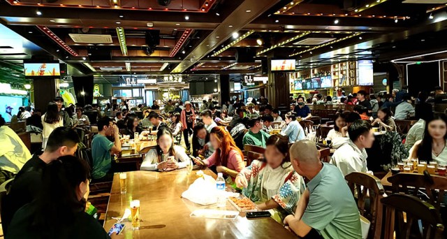Dining area, Tsingtao Beer Museum, Qingdao, Shandong province, China ห้องอาหาร พิพิธภัณฑ์เบียร์ชิงเต่า, ชิงเต่า มณฑลชานตง ประเทศจีน