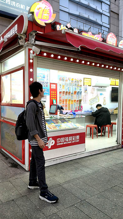 Taidong night market, Qingdao, Shandong province, China ตลาดกลางคืนไถตง, ชิงเต่า มณฑลชานตง ประเทศจีน