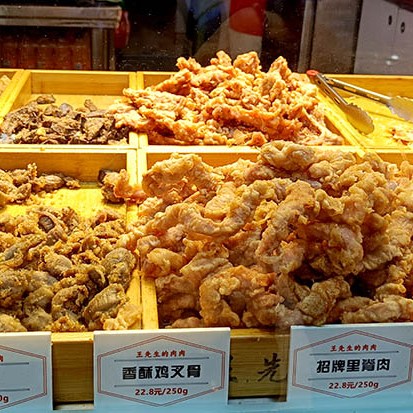 Taidong night market, Qingdao, Shandong province, China ตลาดกลางคืนไถตง, ชิงเต่า มณฑลชานตง ประเทศจีน