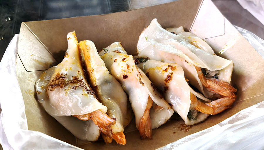Shrimp PotSticker (Guatia), Taidong night market, Qingdao, Shandong province, China ตลาดกลางคืนไถตง, ชิงเต่า มณฑลชานตง ประเทศจีน