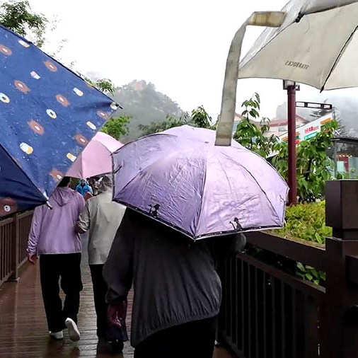 walk to Yangkou tourist service center, Laoshan National Park, Qingdao, Shandong province, China เดินไปยังจุดบริการนักท่องเที่ยว หยางโข่ว อุทยานแห่งชาติเหลาซาน ชิงเต่า มณฑลชานตง ประเทศจีน