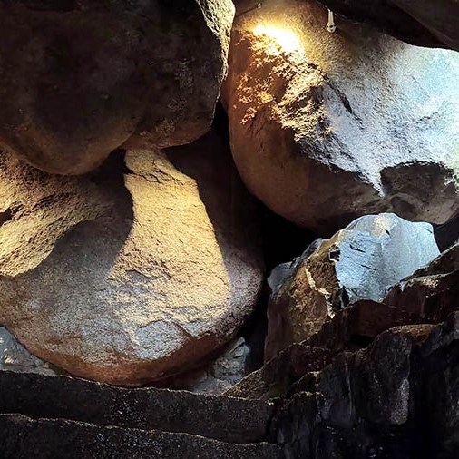 Mitian Cave, Yangkou, Laoshan National Park, Qingdao, Shandong province, China ถ้ำมี่เทียน หยางโข่ว อุทยานแห่งชาติเหลาซาน ชิงเต่า มณฑลชานตง ประเทศจีน