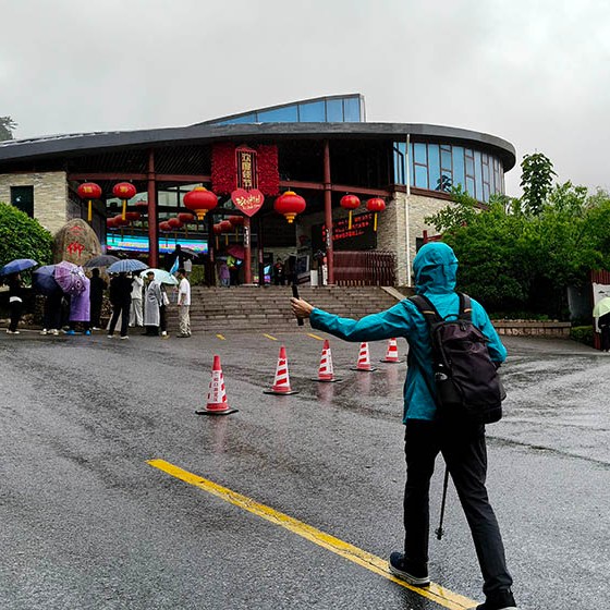 walk to Yangkou tourist service center, Laoshan National Park, Qingdao, Shandong province, China เดินไปยังจุดบริการนักท่องเที่ยว หยางโข่ว อุทยานแห่งชาติเหลาซาน ชิงเต่า มณฑลชานตง ประเทศจีน