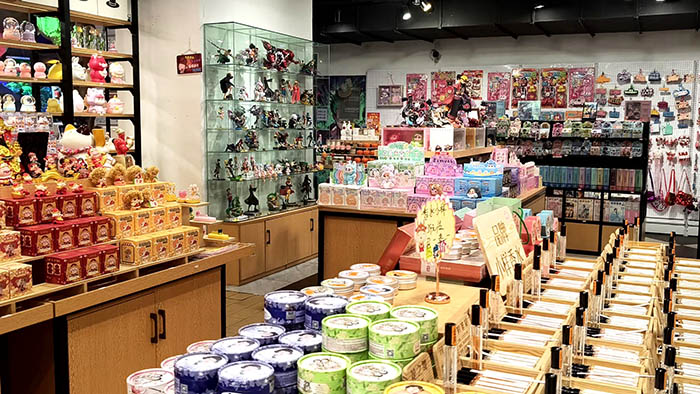 Souvenir shop, Taidong night market, Qingdao, Shandong province, China ร้านขายของฝาก
ตลาดกลางคืนไถตง, ชิงเต่า มณฑลชานตง ประเทศจีน